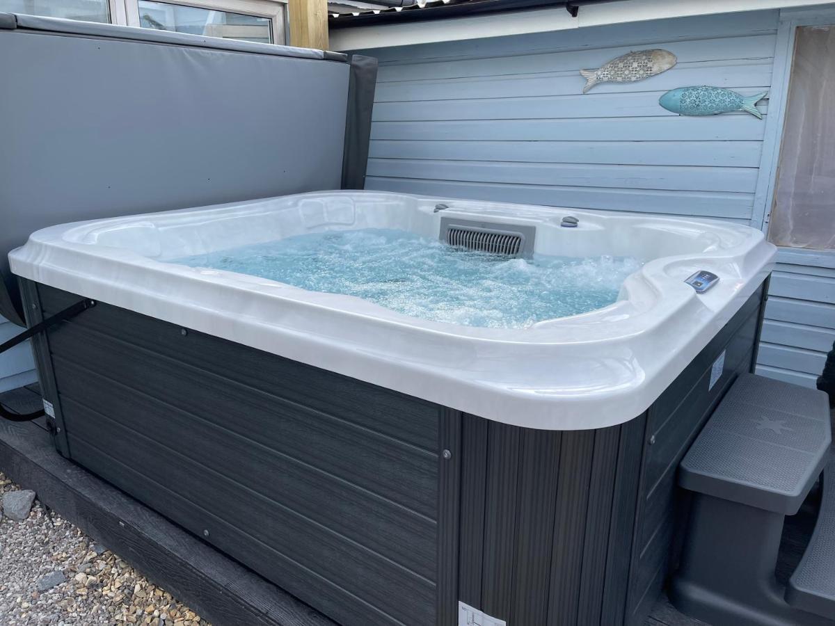 Dog Friendly Cottage 2 Mins To Beach With Hot Tub And Zappi Ev Lessingham Exterior photo