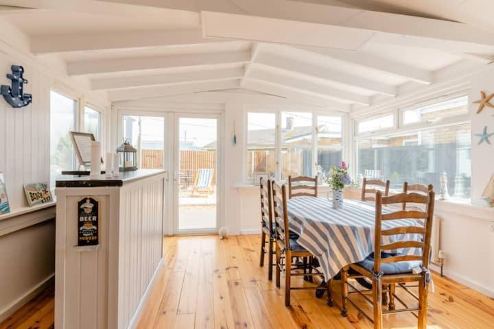 Dog Friendly Cottage 2 Mins To Beach With Hot Tub And Zappi Ev Lessingham Exterior photo