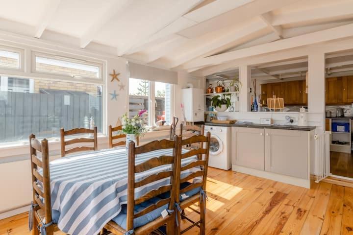 Dog Friendly Cottage 2 Mins To Beach With Hot Tub And Zappi Ev Lessingham Exterior photo