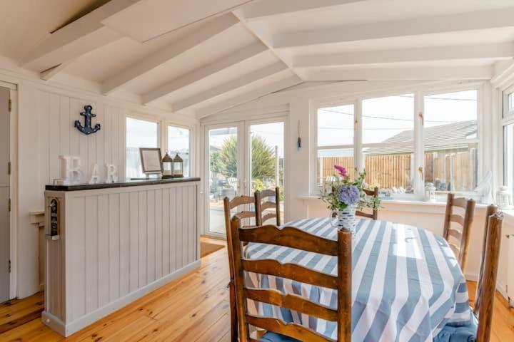 Dog Friendly Cottage 2 Mins To Beach With Hot Tub And Zappi Ev Lessingham Exterior photo
